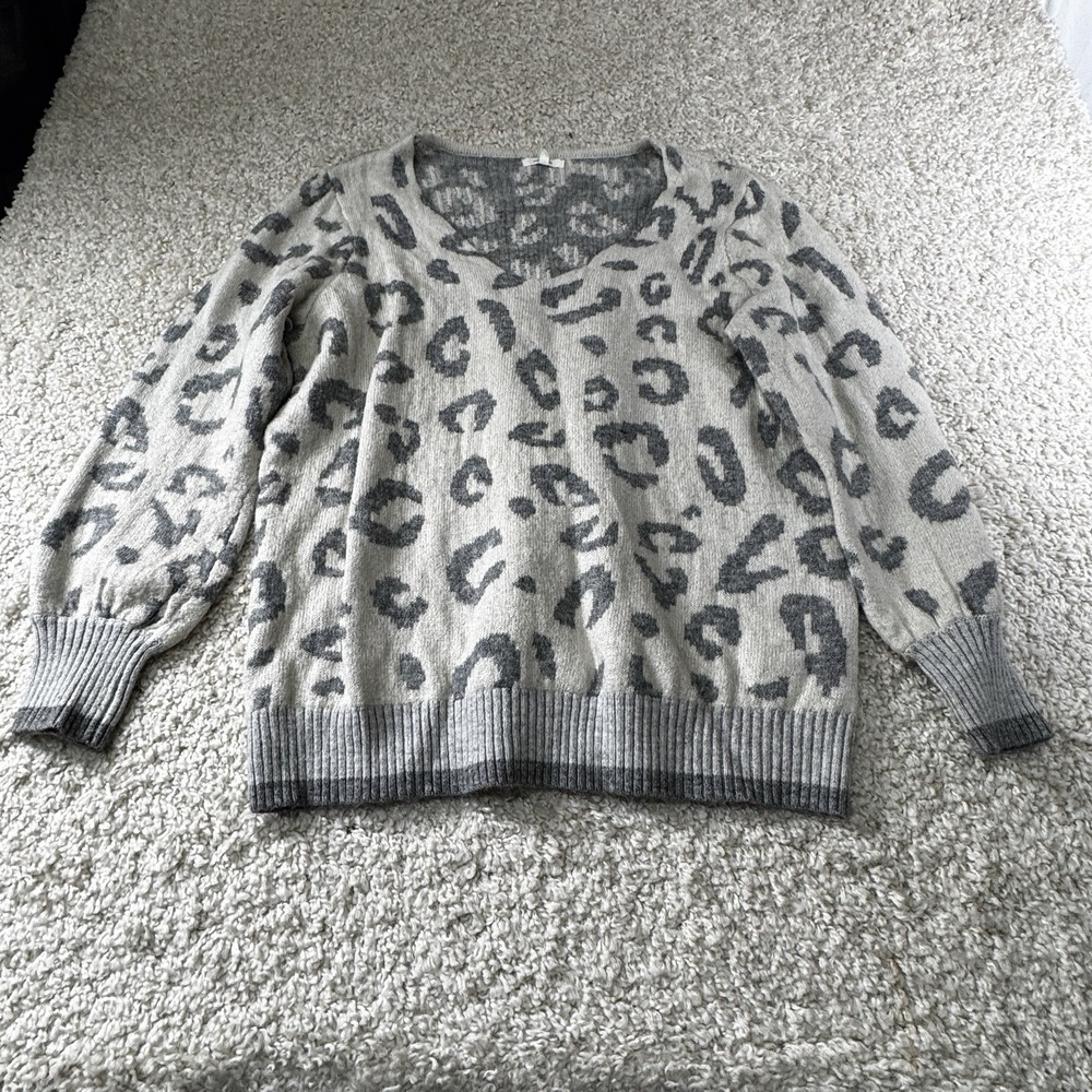 Maurices Womens White Gray Leopard Print Knit Sweater boat neck Size 1
